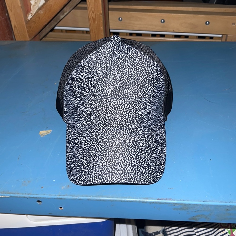 Lulu lemon hat never worn